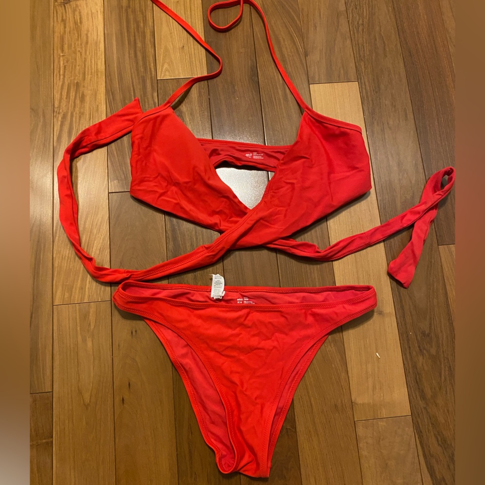 Aerie wrap bikini set in red. Both size medium. Only worn once.